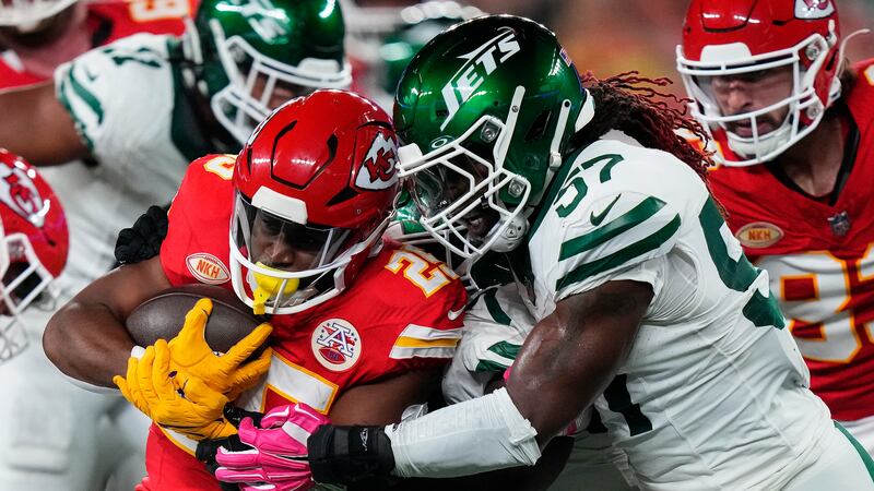 Kansas City Chiefs running back Clyde Edwards-Helaire (25) carries the ball against New York...
