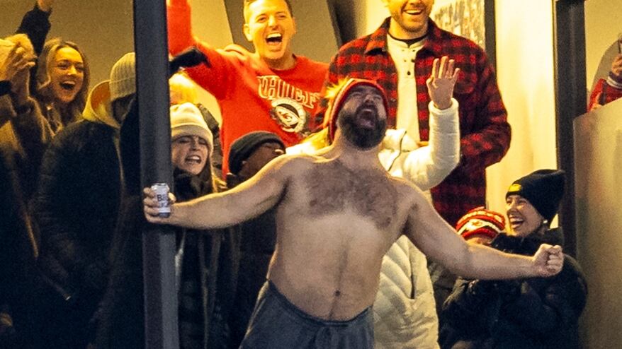 Jason Kelce bares his chest in support of his brother during the Chiefs vs. Bills divisional playoff game - Vimarsana News